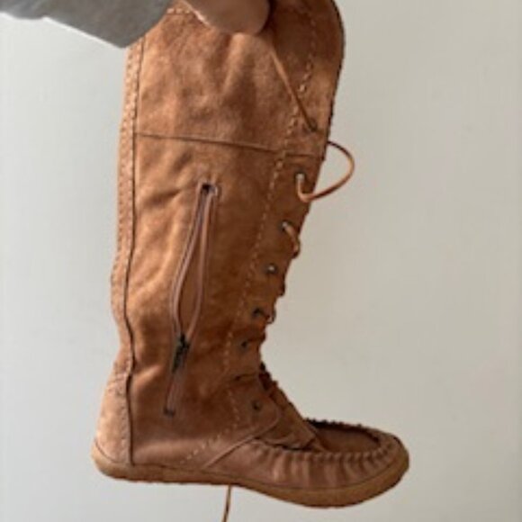 UGG Tall Lace up Moccasin Chestnut Brown Size 7 Suede/Leather/Sheepskin - Picture 6 of 10